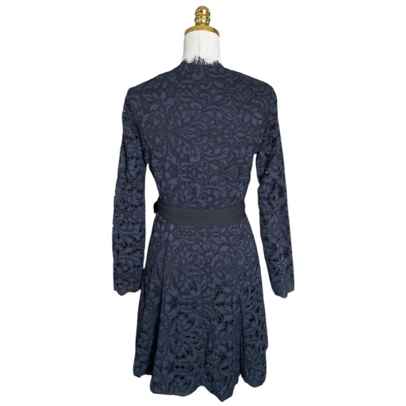 DIANE VON FURSTENBERG 'Shaelyn' Lace Wrap Black/Navy Lace Dress Size 6 - Picture 7 of 10